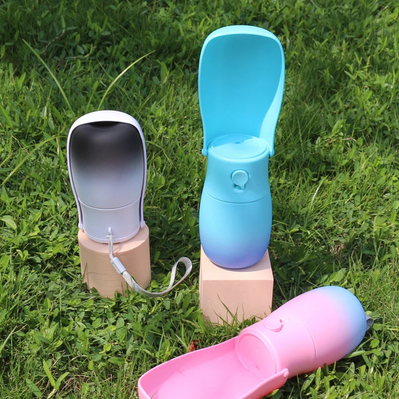 Dog Water Bottle 2 in 1 Gradient Color Outdoor Foldable 19oz Plastic Portable Pet Bowls and Feeders